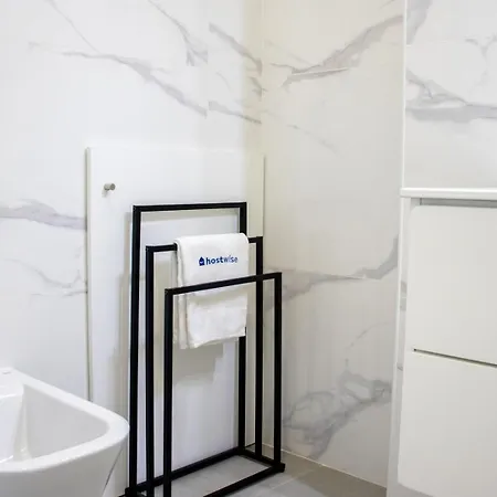 View Flat W/ Balcony Near Casino By Hostwise *