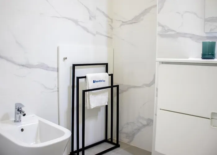 View Flat W/ Balcony Near Casino By Hostwise *